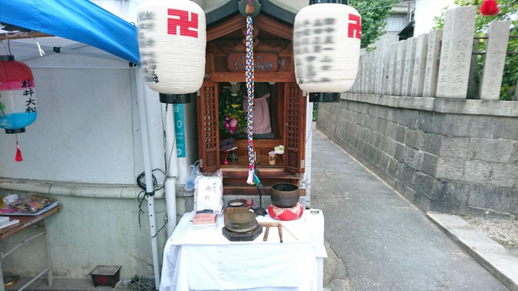 お地蔵さまと灯籠