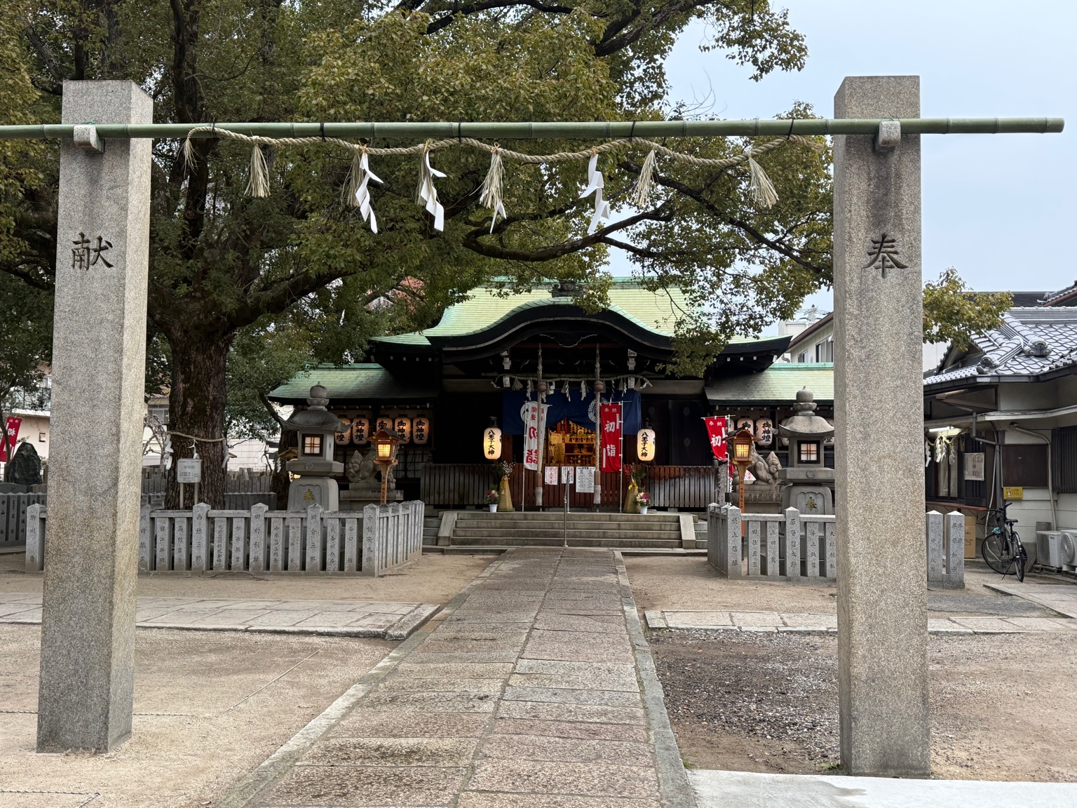 年始の神社参拝（鳥居）